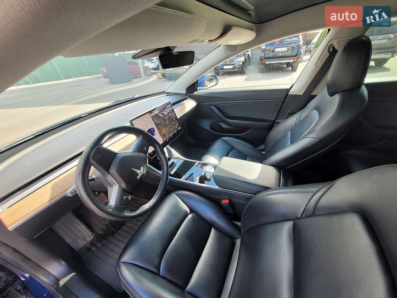 Седан Tesla Model 3 2019 в Киеве