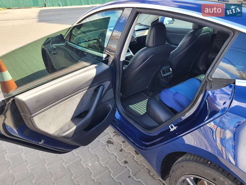 Седан Tesla Model 3 2019 в Киеве