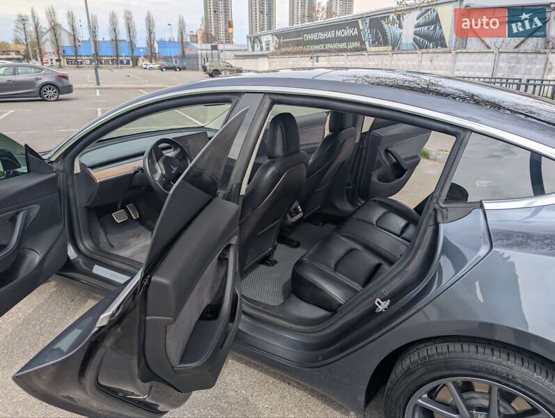Седан Tesla Model 3 2019 в Киеве