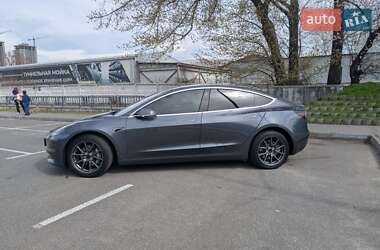 Седан Tesla Model 3 2019 в Киеве
