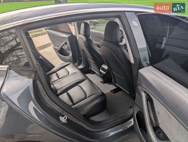 Седан Tesla Model 3 2019 в Киеве
