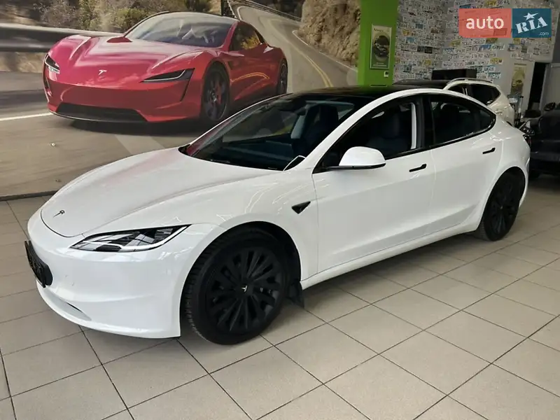 Седан Tesla Model 3 2023 в 