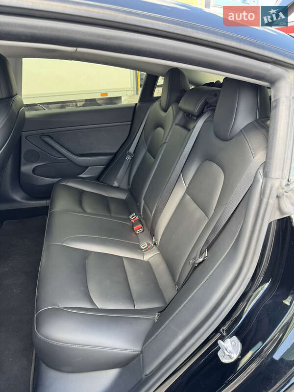 Седан Tesla Model 3 2021 в Киеве