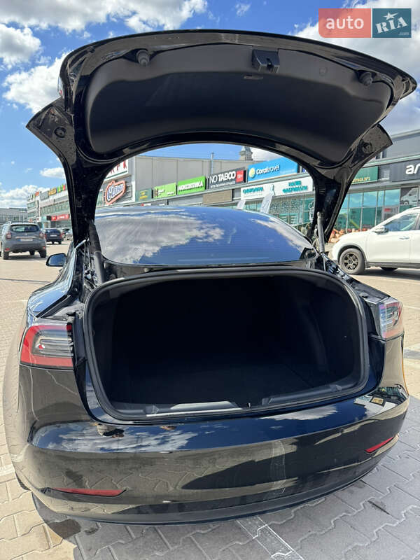 Седан Tesla Model 3 2021 в Киеве