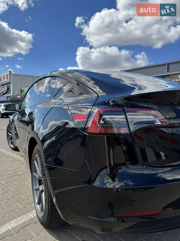 Седан Tesla Model 3 2021 в Киеве