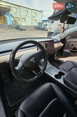 Седан Tesla Model 3 2019 в Ровно