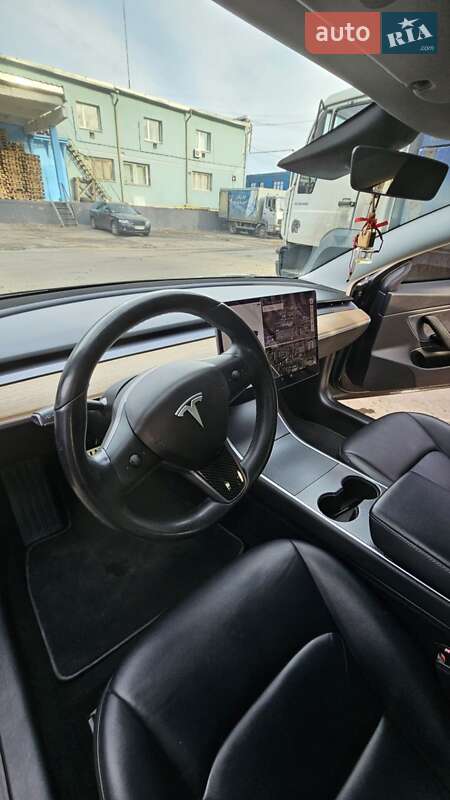 Седан Tesla Model 3 2019 в Рівному