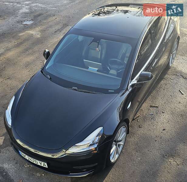 Седан Tesla Model 3 2019 в Рівному