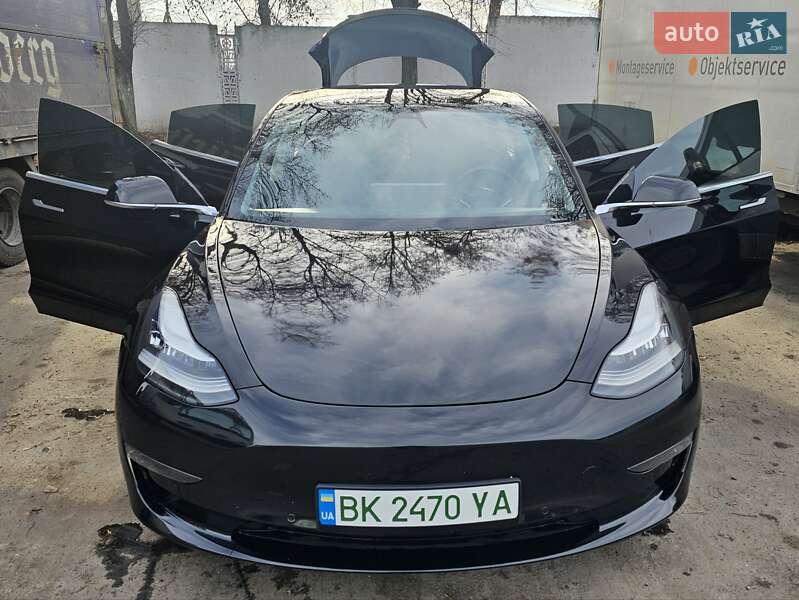Седан Tesla Model 3 2019 в Рівному