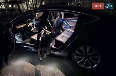 Седан Tesla Model 3 2019 в Ровно