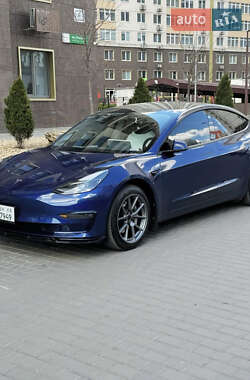Седан Tesla Model 3 2023 в 