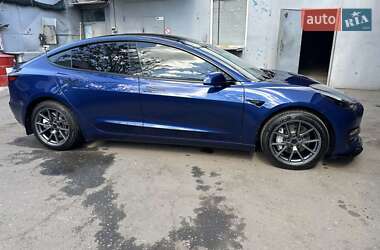 Седан Tesla Model 3 2023 в 