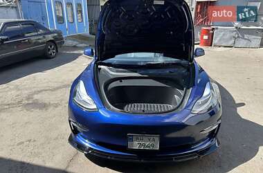 Седан Tesla Model 3 2023 в 