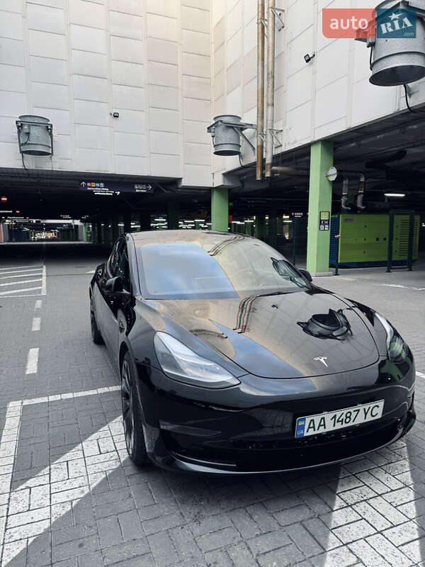 Седан Tesla Model 3 2022 в Киеве