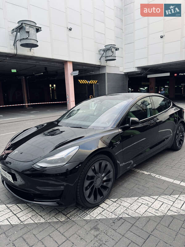 Седан Tesla Model 3 2022 в Киеве