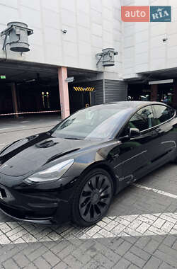 Седан Tesla Model 3 2022 в 