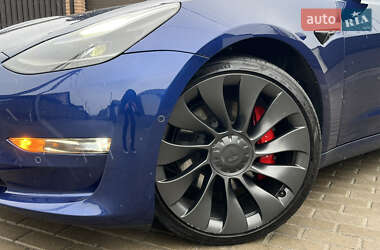 Седан Tesla Model 3 2021 в 
