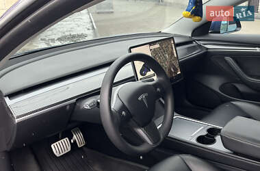 Седан Tesla Model 3 2021 в 