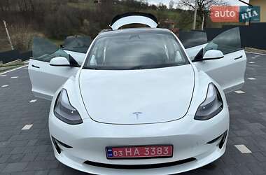 Седан Tesla Model 3 2021 в 