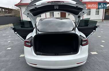 Седан Tesla Model 3 2021 в 
