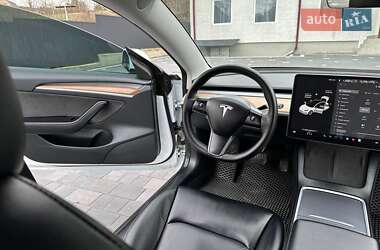 Седан Tesla Model 3 2021 в 