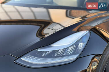 Седан Tesla Model 3 2019 в 