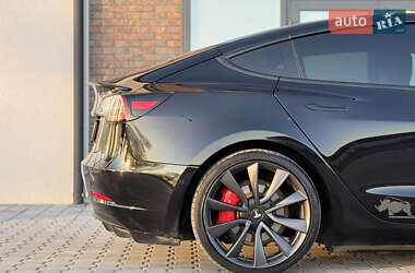 Седан Tesla Model 3 2019 в 