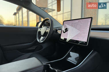 Седан Tesla Model 3 2019 в 
