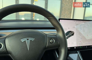 Седан Tesla Model 3 2019 в 