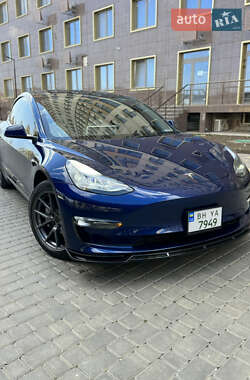 Седан Tesla Model 3 2023 в 