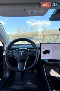 Седан Tesla Model 3 2020 в 