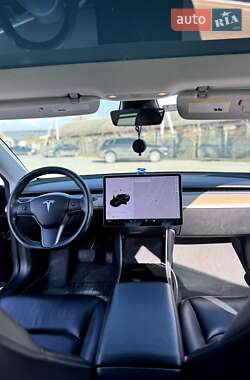 Седан Tesla Model 3 2020 в 