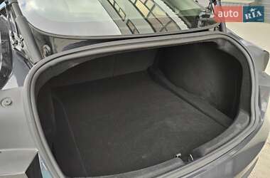 Седан Tesla Model 3 2024 в 