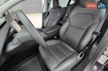Седан Tesla Model 3 2024 в 