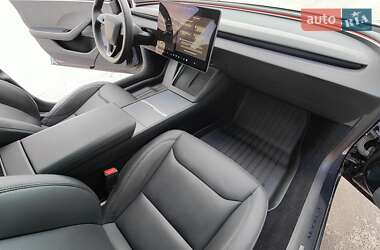 Седан Tesla Model 3 2024 в 