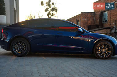 Седан Tesla Model 3 2023 в 