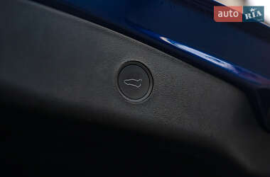 Седан Tesla Model 3 2023 в 