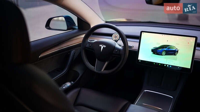 Седан Tesla Model 3 2023 в Львові