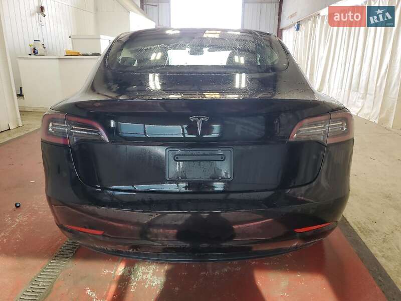 Седан Tesla Model 3 2022 в Черкассах