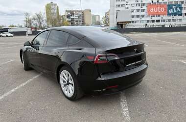 Седан Tesla Model 3 2022 в 