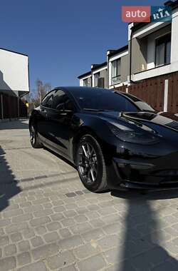 Седан Tesla Model 3 2022 в 