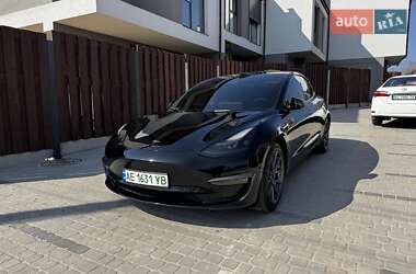 Седан Tesla Model 3 2022 в 
