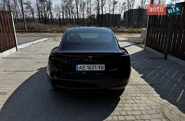 Седан Tesla Model 3 2022 в 