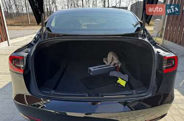 Седан Tesla Model 3 2022 в 