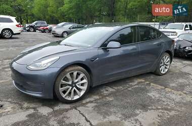 Седан Tesla Model 3 2018 в Чернівцях