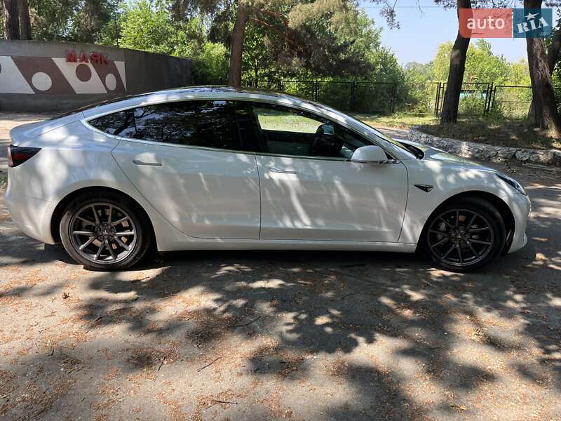Седан Tesla Model 3 2020 в Виннице