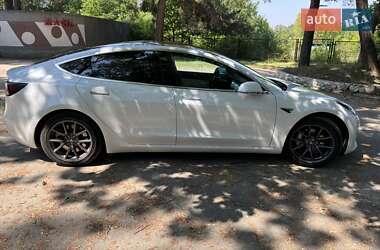 Седан Tesla Model 3 2020 в 