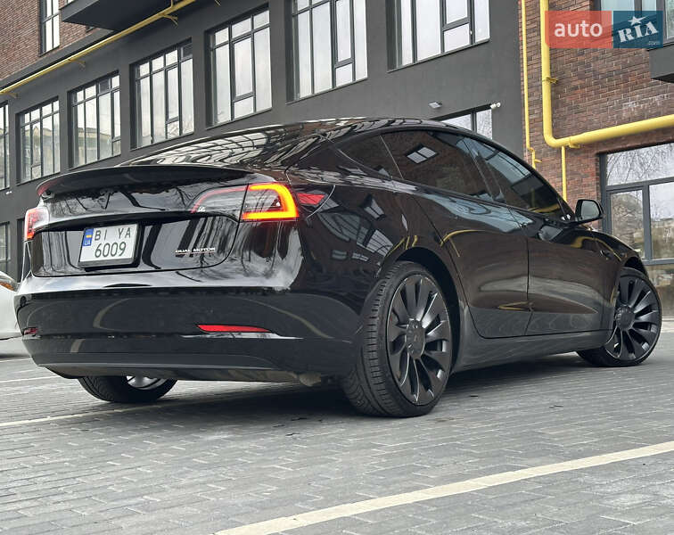 Седан Tesla Model 3 2023 в Полтаве