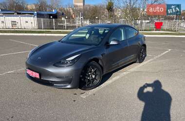 Седан Tesla Model 3 2021 в Киеве