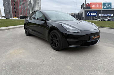 Седан Tesla Model 3 2022 в 